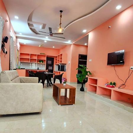 Ruhithahomestay- Ac Rooms-Free Wifi- Android Tv - Near To Alipiri- Door Service 티루파티 외부 사진
