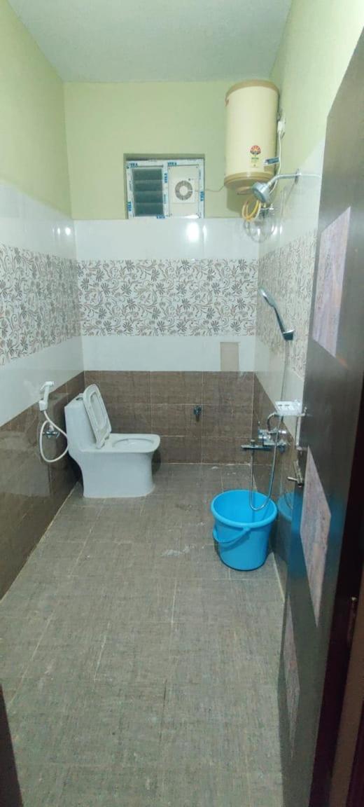 Ruhithahomestay- Ac Rooms-Free Wifi- Android Tv - Near To Alipiri- Door Service 티루파티 외부 사진
